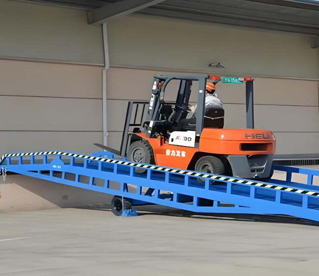 泰州移动式卸货平台（叉车用）